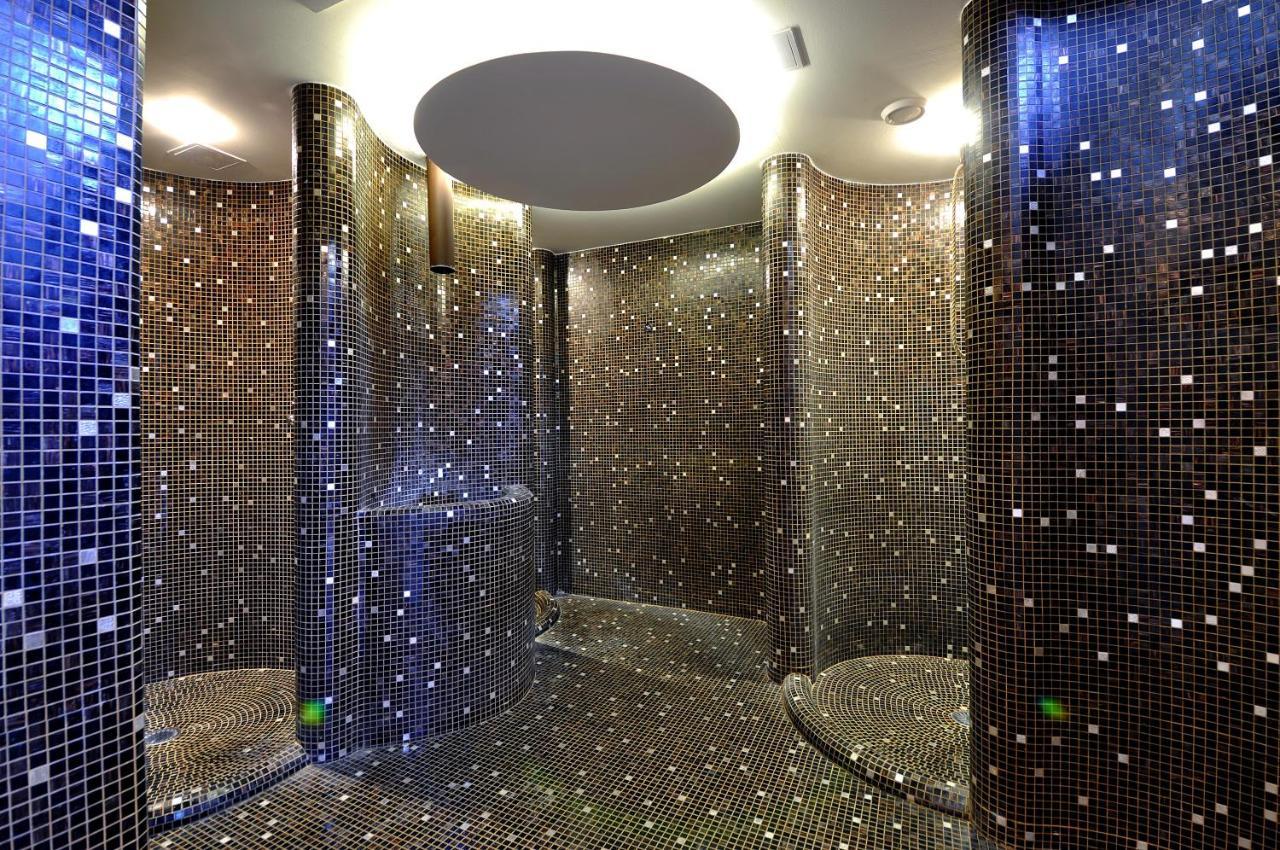 Hotel International Велика Ломниця Екстер'єр фото