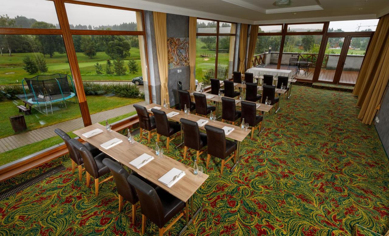 Hotel International Велика Ломниця Екстер'єр фото