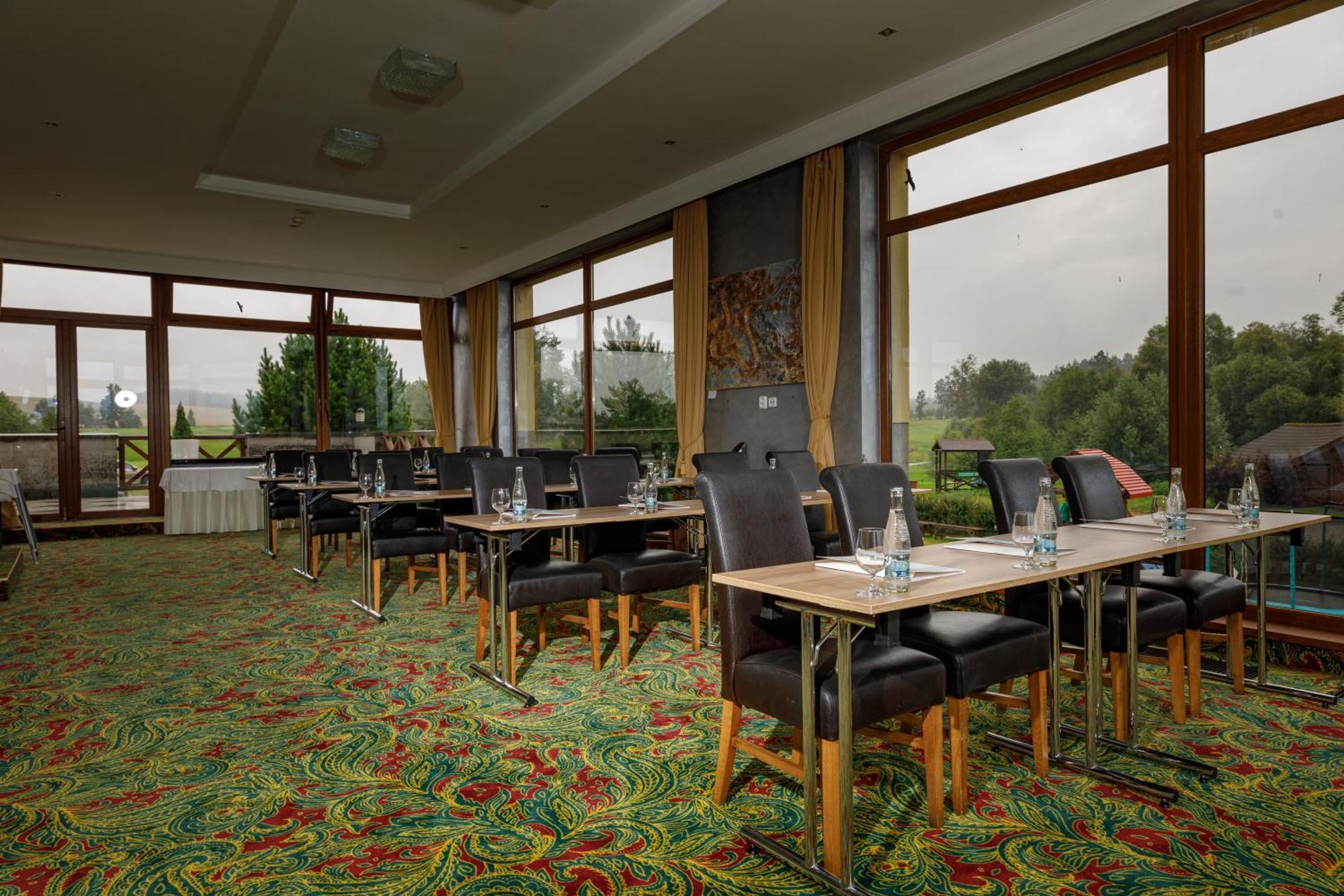 Hotel International Велика Ломниця Екстер'єр фото