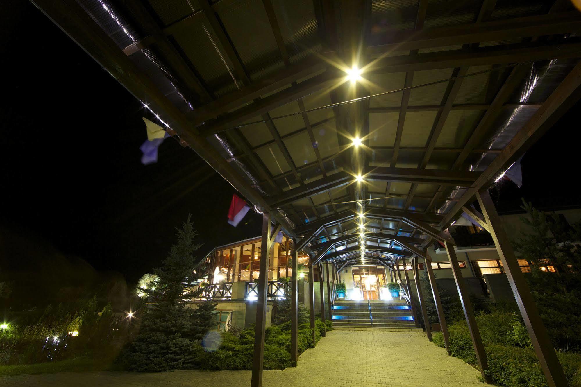 Hotel International Велика Ломниця Екстер'єр фото