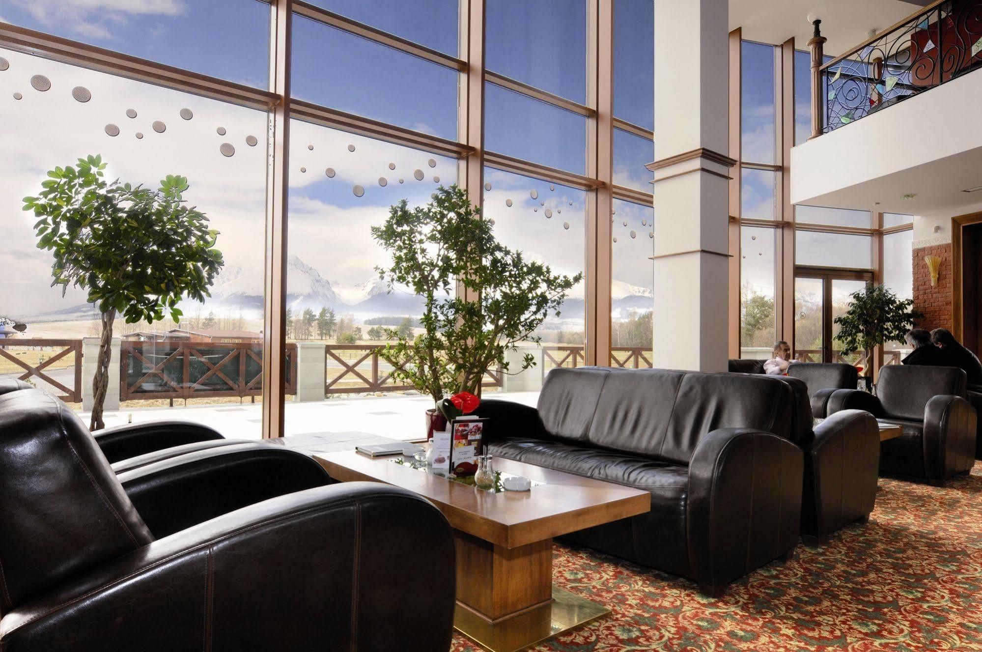 Hotel International Велика Ломниця Екстер'єр фото