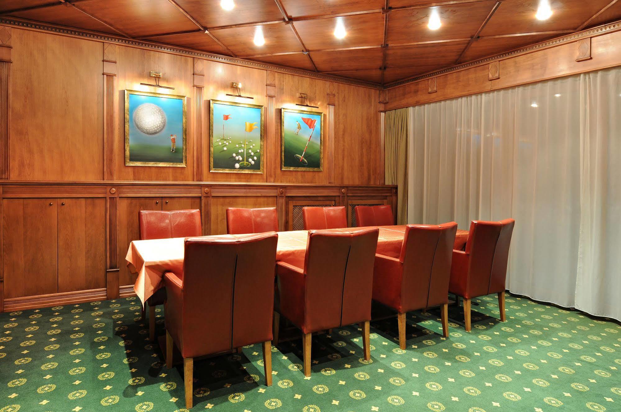 Hotel International Велика Ломниця Екстер'єр фото